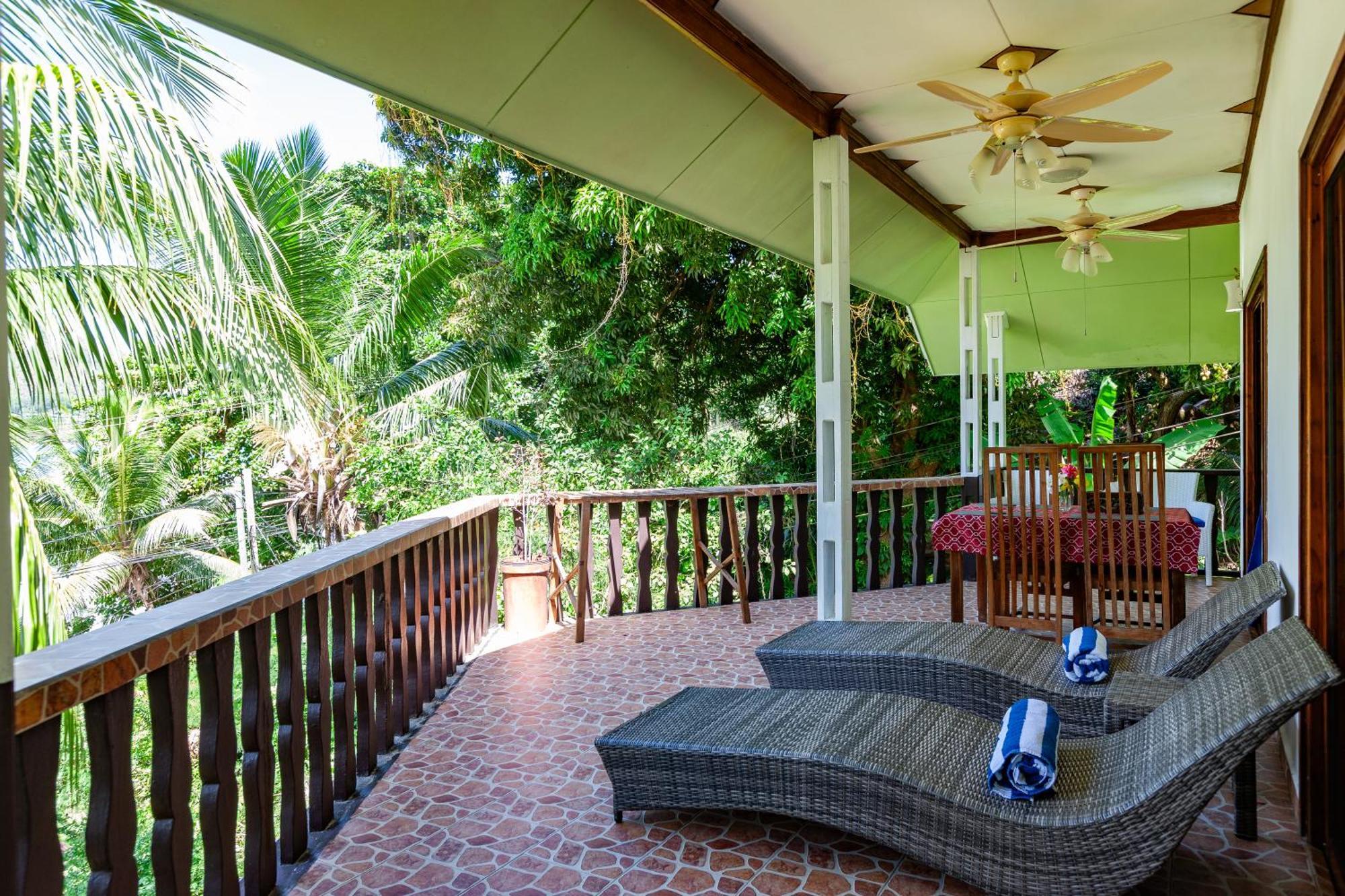 Sea View Lodge Baie Sainte Anne Eksteriør bilde