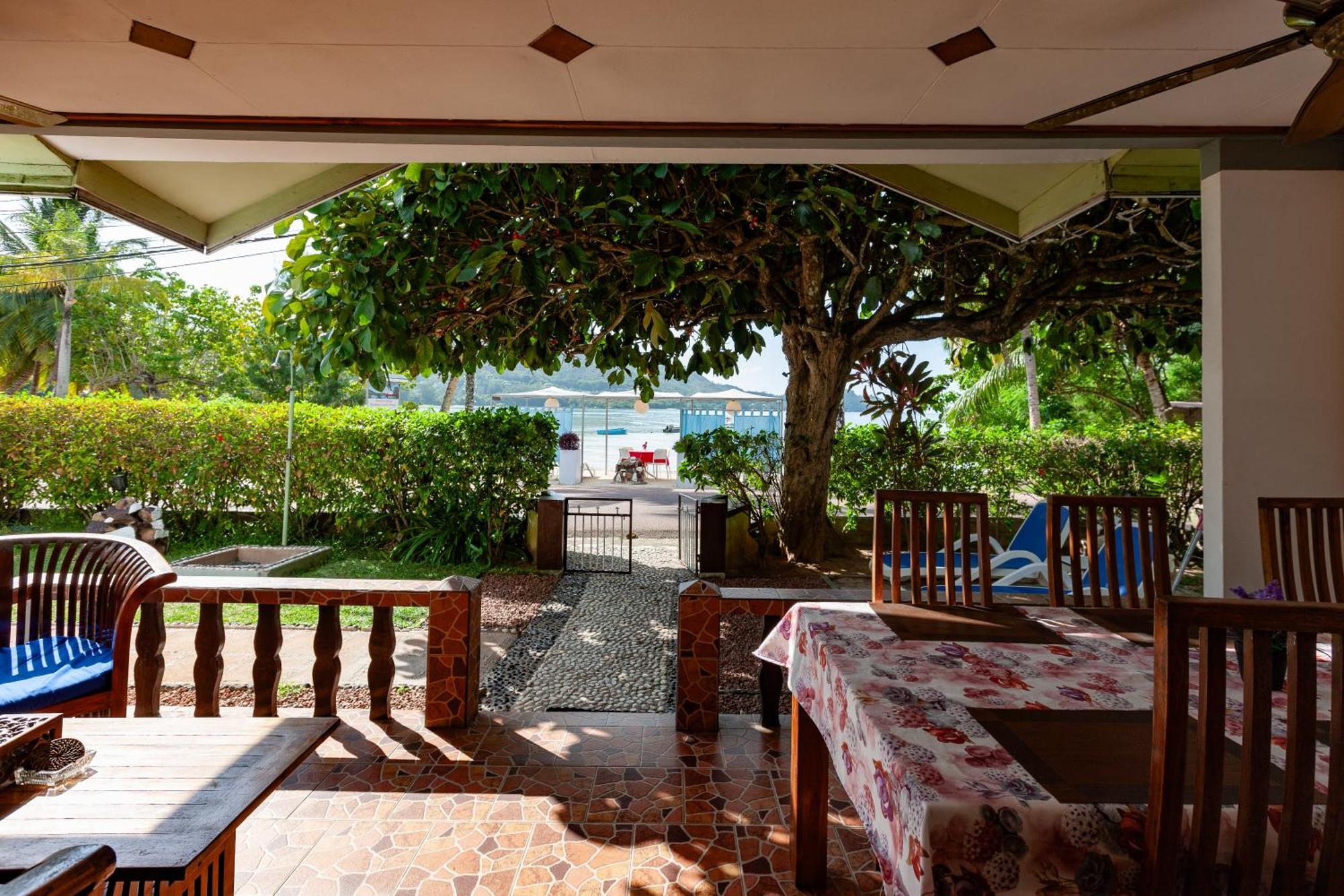 Sea View Lodge Baie Sainte Anne Eksteriør bilde