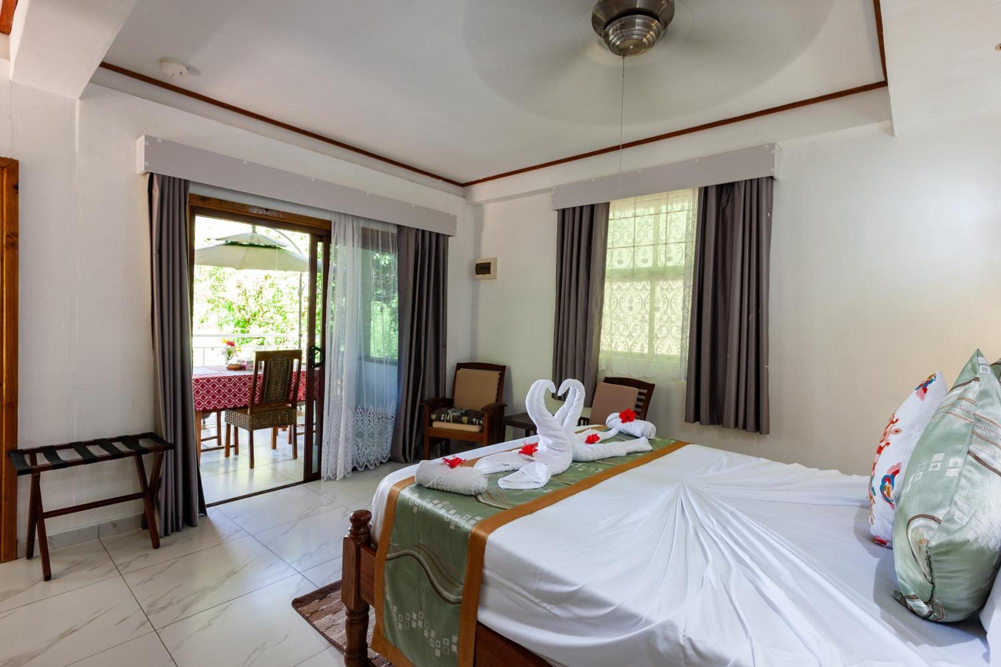 Sea View Lodge Baie Sainte Anne Eksteriør bilde