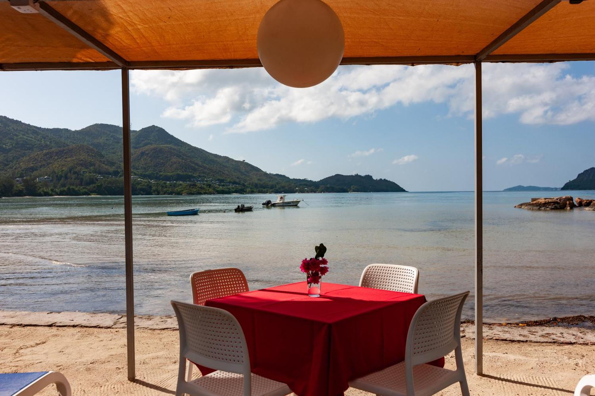Sea View Lodge Baie Sainte Anne Eksteriør bilde